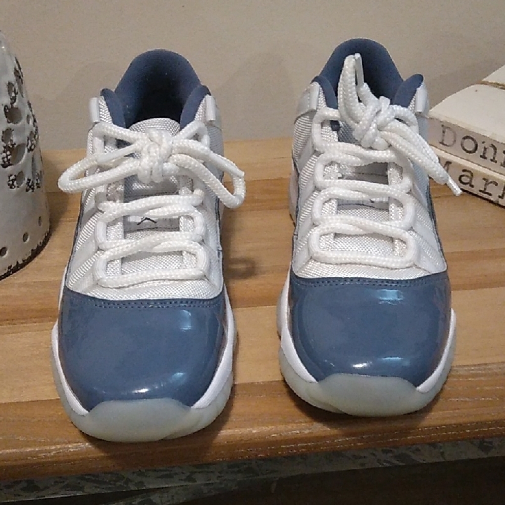Women's Nike Air Jordan 11 Retro Low Sneakers - Picture 3 of 6